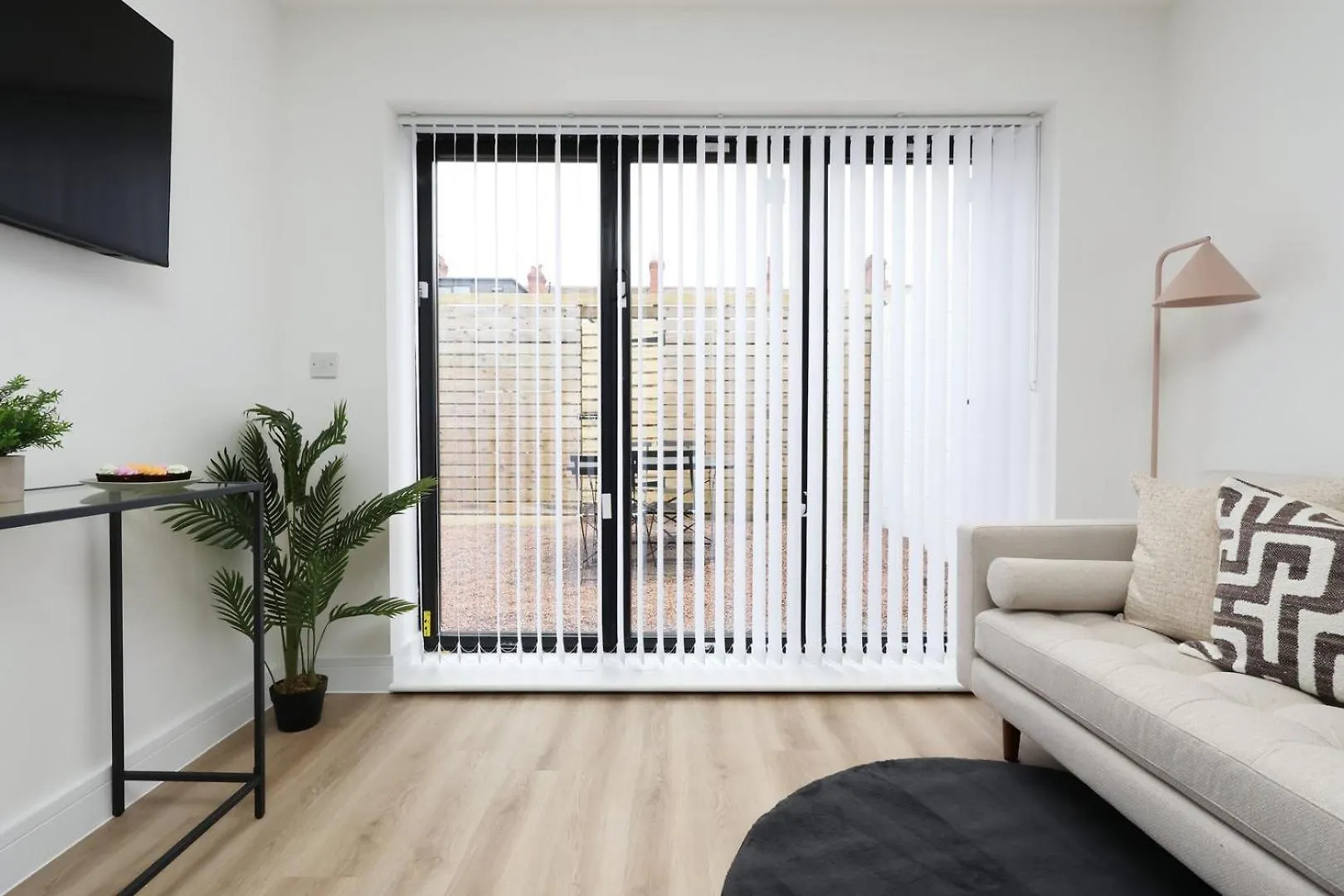 Modern 2 Bed Flat - Close To Cardiff City Centre 0*,
