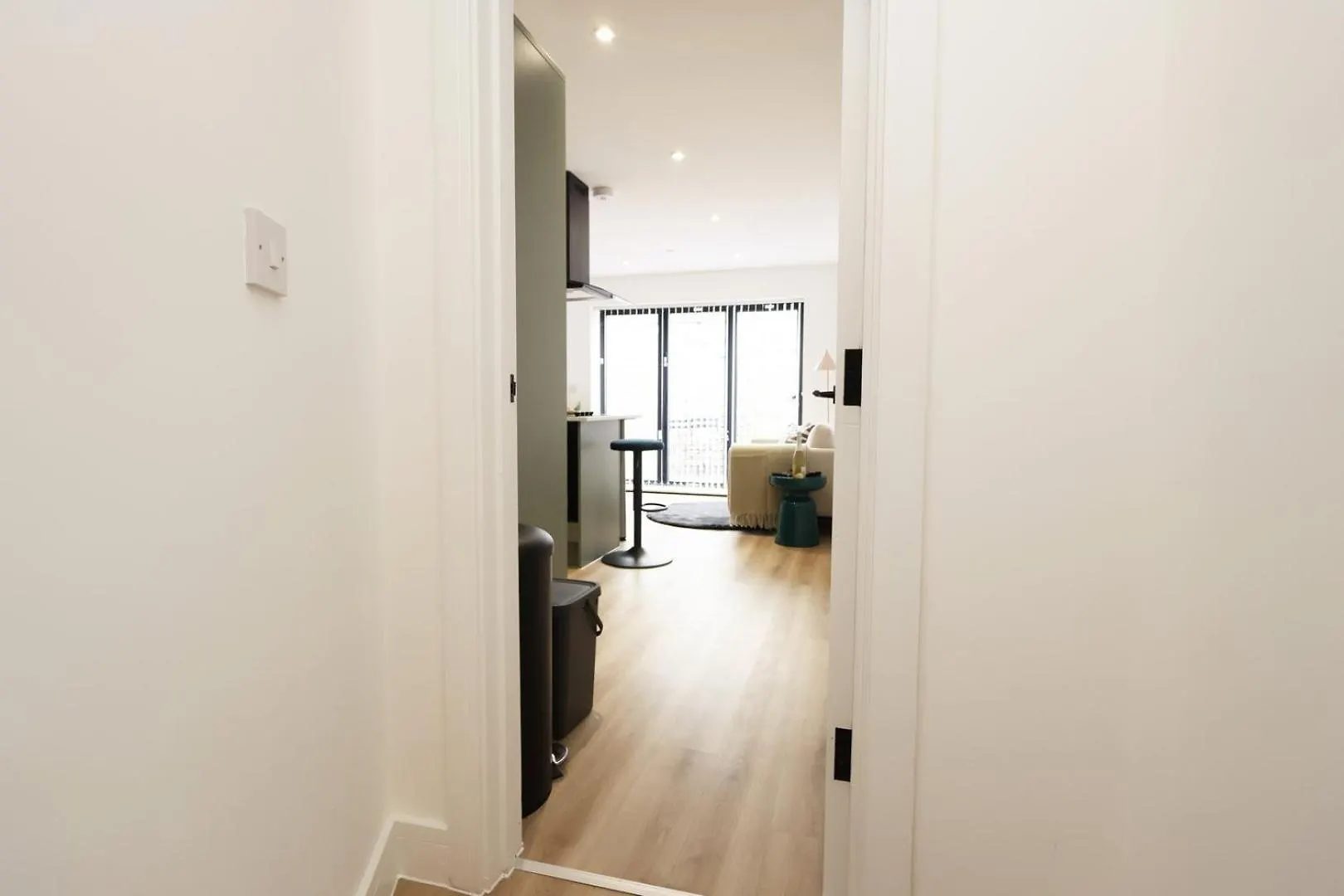 Modern 2 Bed Flat - Close To Cardiff City Centre Apartment