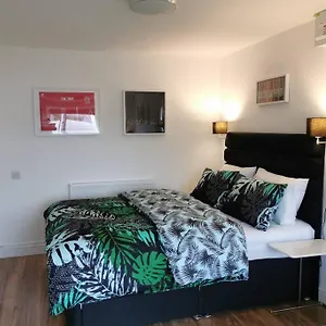 Apartment Stylish Bungalow, Close To Centre