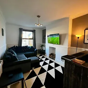  Apartment Spacious 2 Bed Flat In